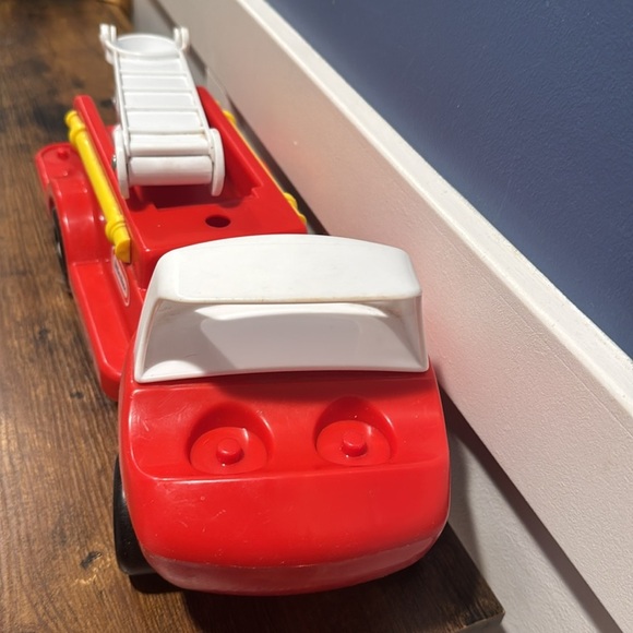 Vintage little tikes fire engine red with white ladder - Picture 3 of 10